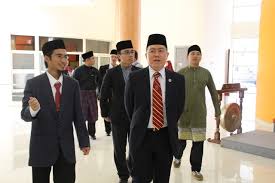 Zainal abidin bin ahmad (za'ba) dalam bab ini, satu tinjauan umum akan diberikan tentang seorang tokoh dalam bahasa, sastera, ekonomi, agama, mahupun politik iaitu zainal abidin bin ahmad atau lebih dikenali dengan nama za'ba. Ubd Held Iaw 2014 Ubd Student Affairs Section