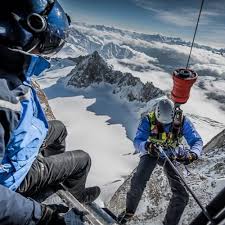 Notre dossier de la semaine est consacré au peloton de gendarmerie de haute montagne de chamonix. Le Peloton De Gendarmerie De Haute Montagne By Autoroute Info