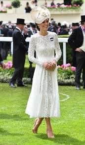 She is the oldest of three children with a younger sister, philippa (pippa) charlotte and a younger brother, james william. 640 Royal Family Ideas PrinÈ›esa Kate Ducesa Ducesa Kate
