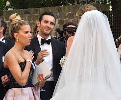 After completing his abitur in 1998, he studied german and political science at goethe university in frankfurt.during his studies, he began to work as a reporter and presenter for radio and television. Victoria Swarovski Ihre Traumhochzeit In Italien Stern De