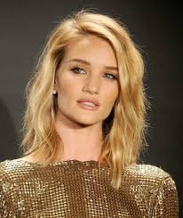 Coupe Carre Mi Long Et Ses Versions Tendance Preferees Des Stars Coupe Carre Mi Long Coupe De Cheveux Cheveux Mi Long