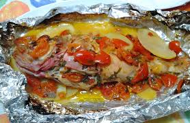 Questo video mostra come preparare i tranci o i bocconcini di coda di rospo al cartoccio con pomodori, prezzemolo, capperi e. Pesce Cappone Al Cartoccio Ricette Di Sardegna