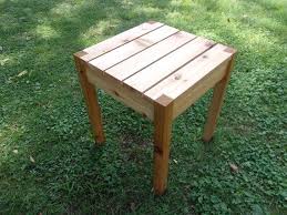 La table de jardin uptown dark est une table moderne et élégante de 100 sur 200 centimètres autour de laquelle 6 à 8 personnes peuvent s'installer sans la moindre difficulté. Outdoor Side Table Garden Table Patio Or Outdoor Furniture Bois De Cedre Table De Jardin Table Bois