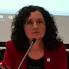 Lisa Prager speaks at the New Zealand Parliament in support of Penny  Bright's call for an urgent enquiry into Auckland Council's failure to  follow the Public Records Act. See MPs