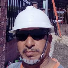 La nicopresadora Greenlee esta aislada a 75 KV. -Tiene una tarjeta de  memoria, para llevar una bitacora de cada trabajo realizado. -Cuenta con 2  baterias, para no detern el trabajo mientras se