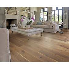 Scottsmoor Oak S Colors Are Visually Rich With Beautiful Knots Mineral Streaks Oak Hardwood Flooring White Oak Hardwood Floors Engineered Hardwood Flooring