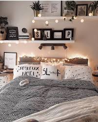 Romantic Bedroom Ideas For Wonderful Valentine Moments Small Apartment Bedrooms Apartment Bedroom Design Small Room Bedroom