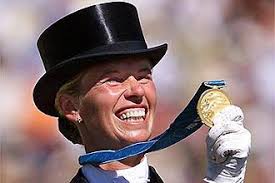 Later ging hij bij anky van grunsven trainen, die edward samen met haar partner sjef janssen tot grotere prestaties bracht. Dti Sydney 2000 Os Van Dag Tot Dag