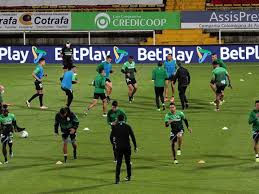 El país que más futbolistas provee es argentina, seguido por colombia esta es una lista de los cinco jugadores extranjeros que más cotizan en el mercado del fútbol peruano tiene 33 años y mide un metro ochenta y tres, y además tiene recorrido en el fútbol nacional (jugó. Los Ocho Jugadores Que Saldran De Atletico Nacional