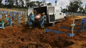 Já discorri neste blog que, enquanto o governo federal deveria ter liderado a coordenação de ações práticas de combate à pandemia, desdenhou da doença, negligenciou e agravou a questão. Brasil Atinge Marca De 500 Mil Mortos Pela Pandemia De Covid 19 Coronavirus Ig
