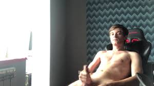 18 MENINO BONITO STRIP NU E CUMS