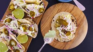 Rachel ray grilled fish tacos are a healthy alternative to my favorite fish tacos which are fried. Charred Salsa Verde Suiza Tacos Recipe Recipes Mexican Food Recipes Salsa Verde