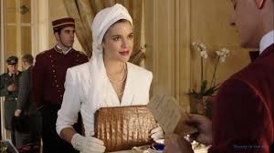 Sira Quiroga Traje Blanco Con Turbante El Tiempo Entre Costuras Capitulo 6 Tiempo Entre Costuras Blusas Con Lazo Moda