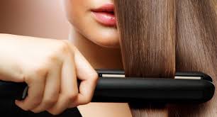 Resultado de imagem para passando chapinha no cabelo