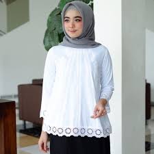 Sehingga banyak sekali model baju kantor yang dibuat dengan desain yang modis, sangat menarik dan … Harga Kerja Wanita Atasan Fashion Muslim Hijab Terbaik Agustus 2021 Shopee Indonesia