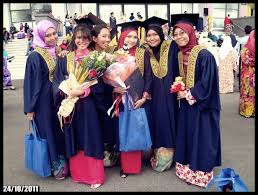 Begitupun, uitm sekali lagi mencuri perhatian netizen terutamanya dalam kalangan pelajarnya apabila kali ini mereka memperkenalkan majlis konvokesyen secara janji temu. Sweet Memory Graduation Day Uitm