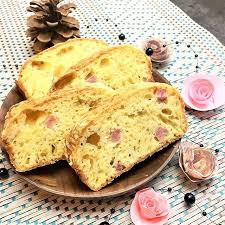 Cake Au Fromage Voila Le Petit Dejeuner Prevu Qui A Ete Evince Par Une Envie Soudaine Dœuf Brouille Un Cake Sale Jadoreeee Ca En Genera Food Bread Matzo