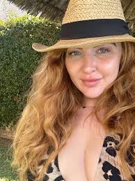 Hi everyone! I hope you're all doing well. Ever since I was little, I've  always been complimented