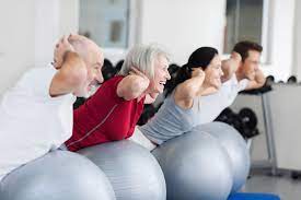 Pilates na cadeira para idosos