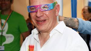 Winter-CSD in Berlin: Keine Liebe für Merz und seine LGBT-feindliche  Politik — der Freitag