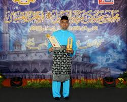 Video ini memberi manfaat untuk semua golongan dan semoga. Dr Hafidzi Terima Anugerah Maulidur Rasul 1436h 2015 Peringkat Kebangsaan Universiti Putra Malaysia