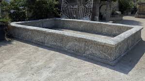 Large Bassin De Nage En Pierres Anciennes Avec Margelles Bombees En Vente Chez Alain Bidal Provence Bassin De Jardin Bassin De Nage Bassin