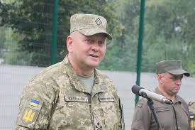 Після закінчення школи закінчив машинобудівний технікум. Final Pershogo Chempionatu Chernigivskogo Garnizonu Sered Silovih Struktur Z Minifutbolu