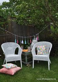 Start with a small table or coffee table to practice. 12 Easy Diys To Renovate Wicker Furniture Shelterness