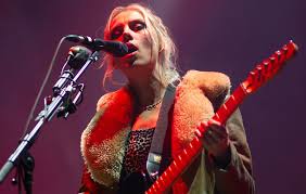 Le nom vient d'une nouvelle d'angela carter Watch Wolf Alice S Ellie Rowsell Play Online Gig To Raise Money For Save Our Venues How To Raise Money Wolf Alice I Kissed A Girl