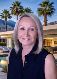 What location is recommended in the Palm Springs area for renting a house?