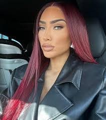 Tracey Compton's Instagram, Twitter & Facebook