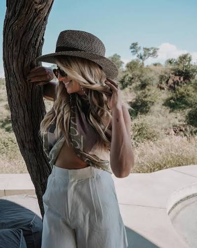 Summer & silk ☀️SAFARI FASHION INSPO 🐾 a few looks to inspire you to wear silk scarves as tops before winter arrives. We still have at least 2 months before the chill
