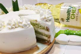 Pour the mixture into the whipped egg yolks and continue to whisk for another 30 secs until combined. Pandan Chiffon Cake