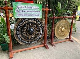 Gong synonyms, gong pronunciation, gong translation, english dictionary definition of gong. Gong Wikipedia