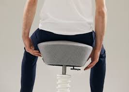 Der swopper ist der erste bürostuhl der welt, der sich dreidimensional bewegen lässt und sich optimal den bedürfnissen des menschlichen körpers im. Aeris Swopper Wollmischung Grun Meliert Ergonomischer Burohocker