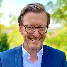 Alexander Klaus's Instagram, Twitter & Facebook