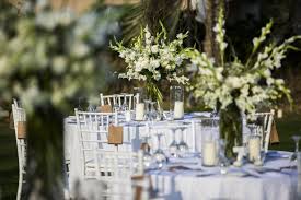 Les magasins d'usine et les déstockeurs en effet ces lieux de vente permettent de faire écouler les articles invendus au… Wedding Table Decoration 45 Floral Compositions For The Summer A Spicy Boy