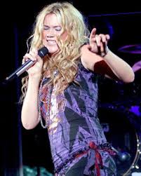 Pin De Floyd Garrett En People Out There Turning Music Into Gold Musica Famosos Artistas