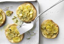 Cornelia poletto ist eine der beliebtesten köchinnen deutschlands. Rezept Cornelia Poletto Kartoffel Rosmarin Pizzette Gala De