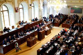 Důvodem bylo to, že by to sněmovna v současném složení nepodpořila. Jak Pracuji Poslanci Podivejte Se Kdo Je Ve Snemovne Vic Nez Doma A Kdo Jen Obcas Tn Cz