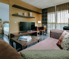 Enjoy luxury hotel rooms for the price of discount & budget hotels. Hesperia Barcelona Fira Suites