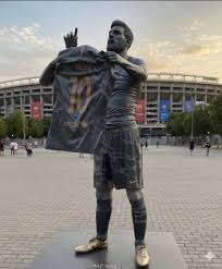 🚨 G O N E R I N G! Joan Laporta announces that Barça will build a statue  of Leo Messi outside the new Camp Nou! 😍🐐🇦🇷 A stunning and thoroughly  deserved tribute for the club legend 👏💙❤️