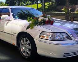 Paris est la capitale de la france, qui est également le pays qui accueille. Location Limousine Mariage 06 08 35 09 37 Location De Limousine A Paris By Night Avec Chauffeur