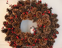 Turkranz Aus Tannenzapfen Basteln Mit Kindern Maxiemales Basteln Herbst Weihnachtsgarten Weihnachtsdekoration