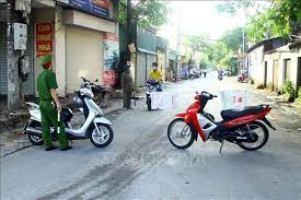 Xử phạt đôi nam nữ trong clip ngồi chung ghế lái ô tô lao vun vút trên đường. 9agctcywaralzm