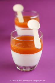 Per la coulis frullate i cachi con lo zucchero e passate al setaccio. Panna Cotta Con Coulis Di Cachi Fiordifrolla
