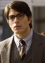 Qué look de Clark Kent es tu favorito? Para mí, personalmente, ¡estoy  enamorada del look de David! : r/DC_Cinematic
