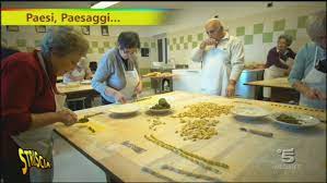 The gastronomic restaurant offers meals of local cuisine. Osteria Da Gemma A Roddino Cn Striscia La Notizia Video Mediaset Infinity