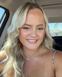 Erin Simons's Instagram, Twitter & Facebook