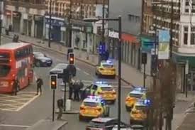 Actualizare 12:00 şapte persoane au fost ucise în atacul de la londra, în care trei suspecţi au fost împuşcaţi mortal de poliţie, au anunţat duminică forţele de ordine britanice, relatează bbc news. InformaÈ›ii Despre Atac Londra Observatornews Ro